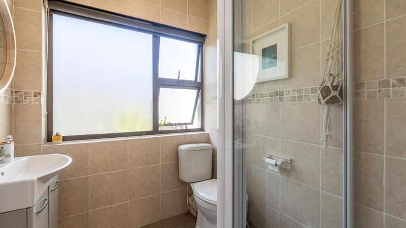 3 Bedroom Property for Sale in Bloubergrant Western Cape